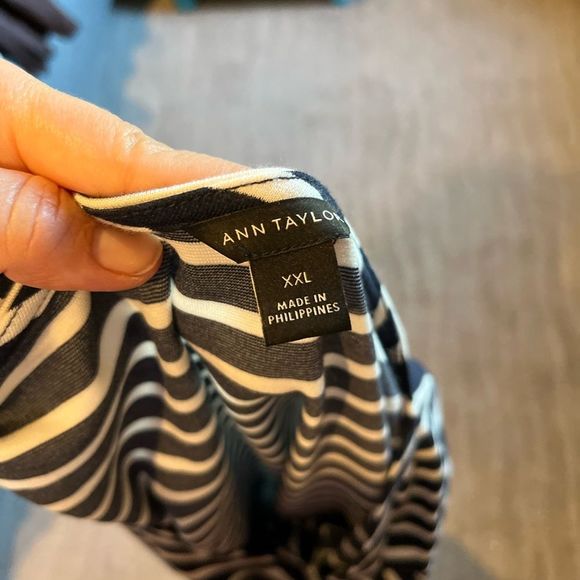 Ann Taylor Blue and White Faux Wrap Knit Blouse XXL - Picture 5 of 6